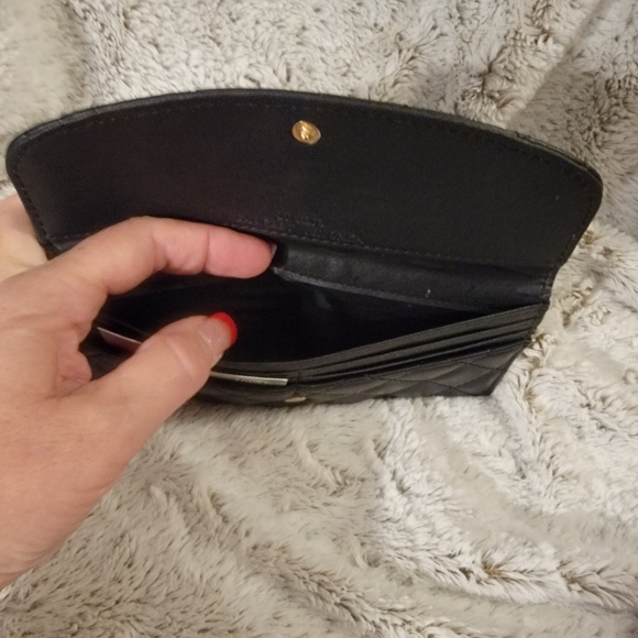 Badgley Mischka quilted black wallet. - Picture 11 of 13